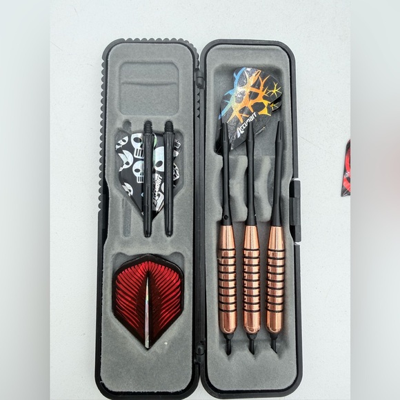 VTG Accudart Steel Tip Darts Set w Case & Flights Set of 2 + Halex Impact Brass - Picture 8 of 11